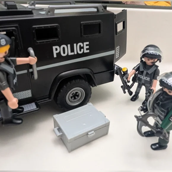 Playmobil/ Geobra Police Swat Vehicle Playset - Picture 7 of 10